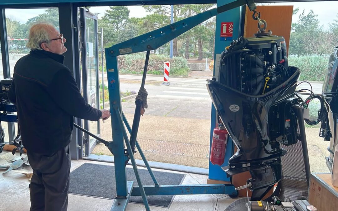 Préparation en cours : Mercury F115 EFI 🛠️⚓️  Aujourd’hui, on…