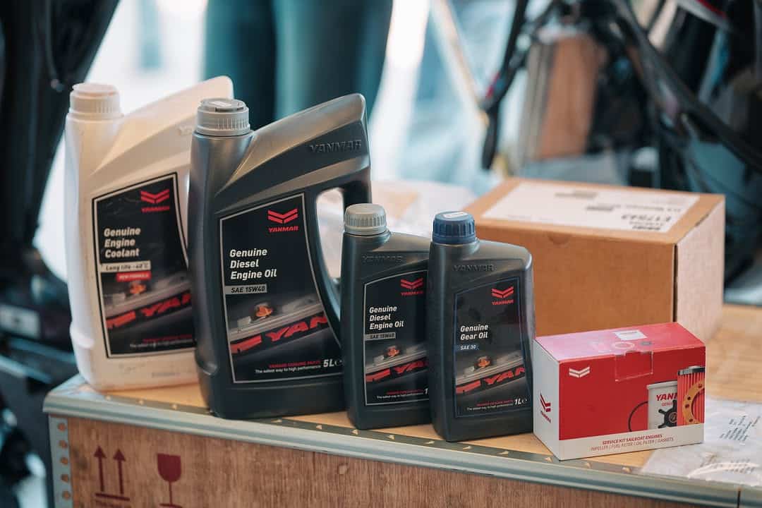 Lhuile moteur est essentielle pour la bonne sante de 1 1322080756587493 - Brest Finistère